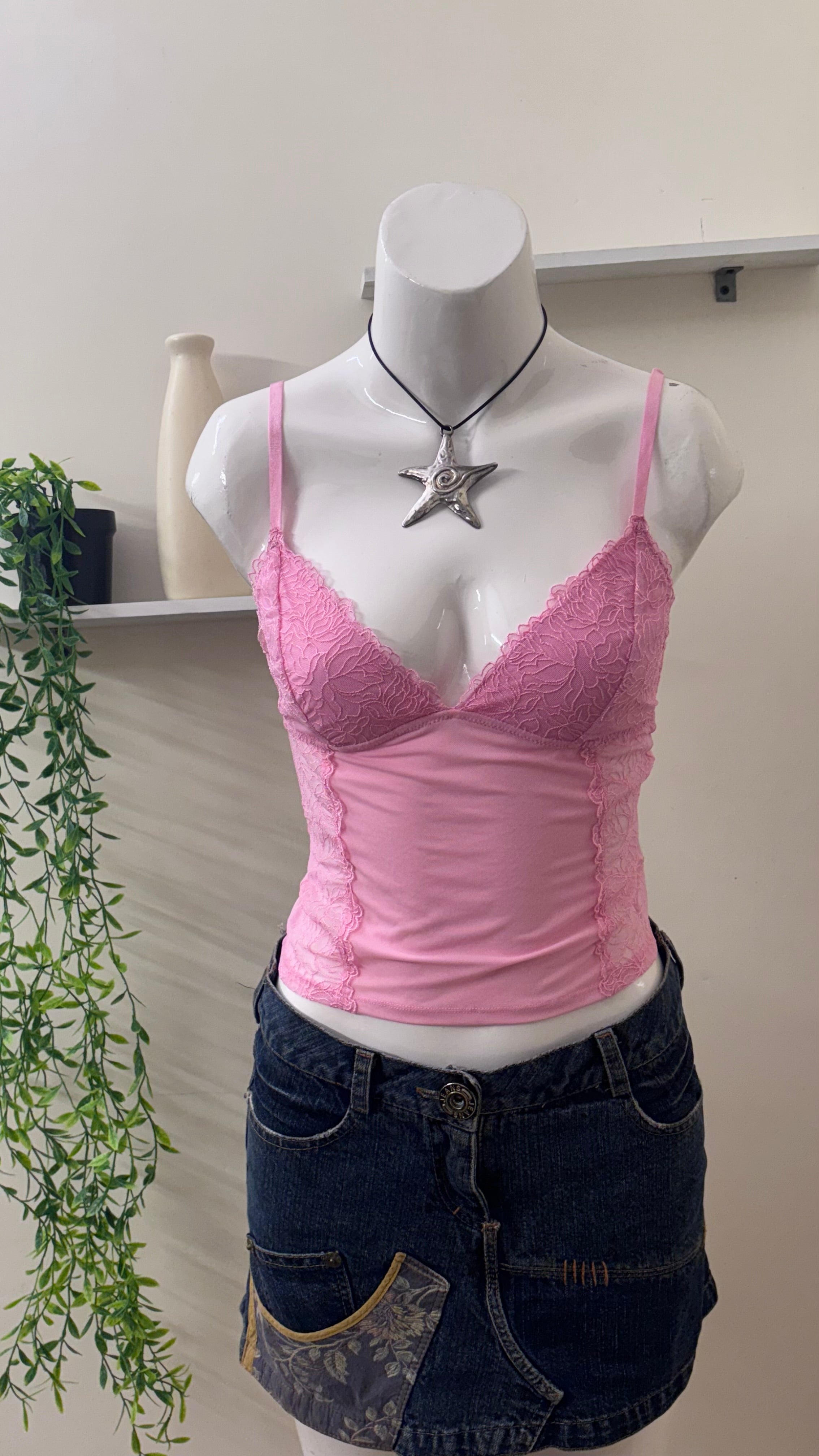 pink lace cami 🦢